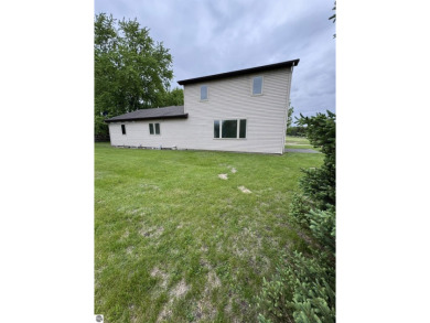 Don't miss this spacious 2,520 sq ft home located on 2.89 acres on The Pines Golf Course at Lake Isabella in Michigan - for sale on GolfHomes.com, golf home, golf lot
