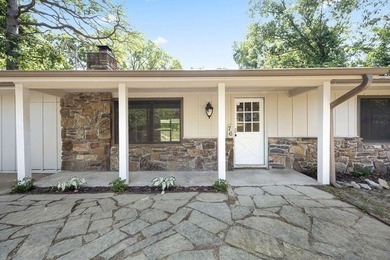 Charming home in the Shropshire Subdivision. Discover this on Bella Vista Country Club - Kingswood in Arkansas - for sale on GolfHomes.com, golf home, golf lot