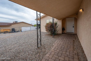 Fully updated, move-in-ready Pool home offers 3 bedrooms, 2 on London Bridge Golf Course in Arizona - for sale on GolfHomes.com, golf home, golf lot