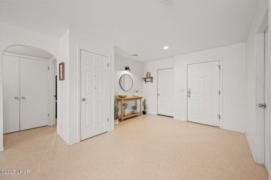 Fully updated, move-in-ready Pool home offers 3 bedrooms, 2 on London Bridge Golf Course in Arizona - for sale on GolfHomes.com, golf home, golf lot