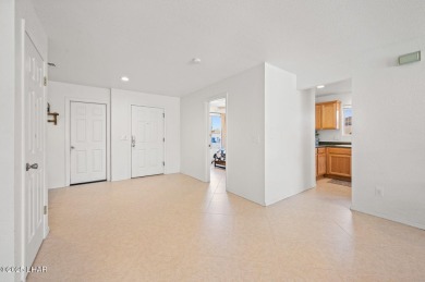 Fully updated, move-in-ready Pool home offers 3 bedrooms, 2 on London Bridge Golf Course in Arizona - for sale on GolfHomes.com, golf home, golf lot