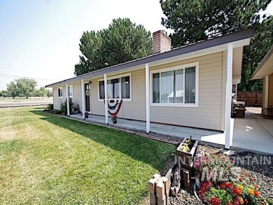 Beautifully remodeled single level home in a prime location of on Rolling Hills Golf Course in Idaho - for sale on GolfHomes.com, golf home, golf lot