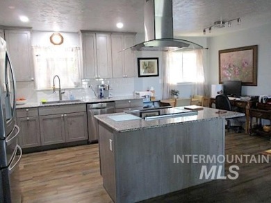 Beautifully remodeled single level home in a prime location of on Rolling Hills Golf Course in Idaho - for sale on GolfHomes.com, golf home, golf lot