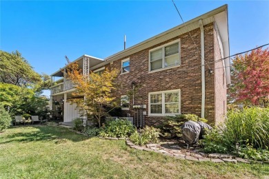 Step into this stunning 3-bedroom, 2-bath main level condo on Saint Clair Country Club in Illinois - for sale on GolfHomes.com, golf home, golf lot