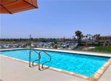 This large 2 bedroom 2 bath large home boasts over 1400 square on Bixby Village Golf Course in California - for sale on GolfHomes.com, golf home, golf lot