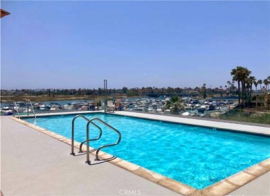 This large 2 bedroom 2 bath large home boasts over 1400 square on Bixby Village Golf Course in California - for sale on GolfHomes.com, golf home, golf lot