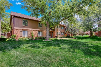 UPDATED KITCHEN CABINETS, GRANITE COUNTER TOPS, STONE on Oak Hills Country Club in Illinois - for sale on GolfHomes.com, golf home, golf lot