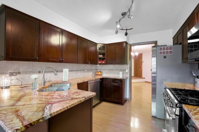 UPDATED KITCHEN CABINETS, GRANITE COUNTER TOPS, STONE on Oak Hills Country Club in Illinois - for sale on GolfHomes.com, golf home, golf lot