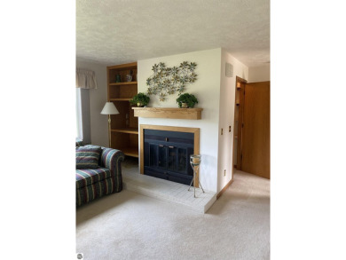 This is a great deal for a 4 bedroom, 3 bath condo just minutes on Crown Golf Course in Michigan - for sale on GolfHomes.com, golf home, golf lot