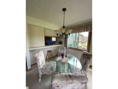 This is a great deal for a 4 bedroom, 3 bath condo just minutes on Crown Golf Course in Michigan - for sale on GolfHomes.com, golf home, golf lot
