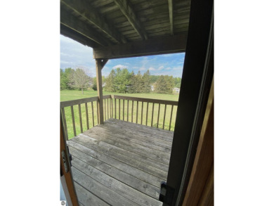This is a great deal for a 4 bedroom, 3 bath condo just minutes on Crown Golf Course in Michigan - for sale on GolfHomes.com, golf home, golf lot