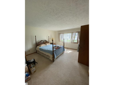 This is a great deal for a 4 bedroom, 3 bath condo just minutes on Crown Golf Course in Michigan - for sale on GolfHomes.com, golf home, golf lot