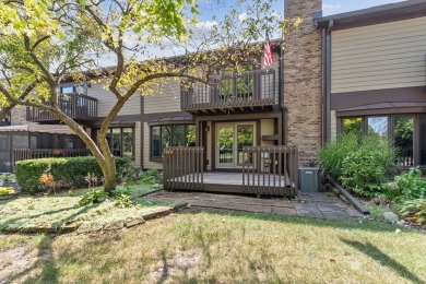 Move-in-ready townhome in Bartlett! This gem perfectly blends on Villa Olivia Country Club in Illinois - for sale on GolfHomes.com, golf home, golf lot