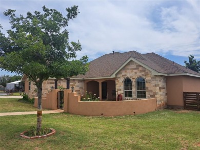 Beautiful 2016 built corner home on 3 lots with a central on Sweetwater Country Club in Texas - for sale on GolfHomes.com, golf home, golf lot