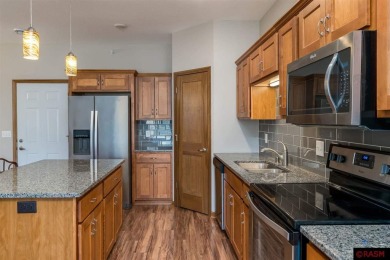 This charming and spacious 3-bedroom, 2-bathroom townhome offers on Mankato Golf Club in Minnesota - for sale on GolfHomes.com, golf home, golf lot