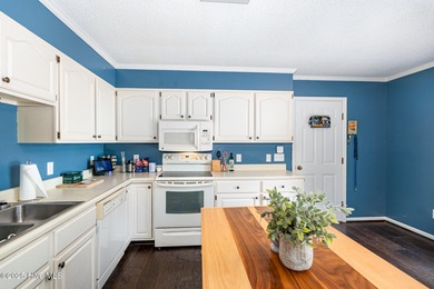 Enjoy effortless one-level living in this beautifully maintained on Pinehurst  No. 6 Golf Course in North Carolina - for sale on GolfHomes.com, golf home, golf lot