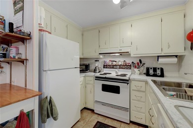 This smart SPLIT FLOOR PLAN, well maintained double wide on Maple Leaf Golf and Country Club in Florida - for sale on GolfHomes.com, golf home, golf lot