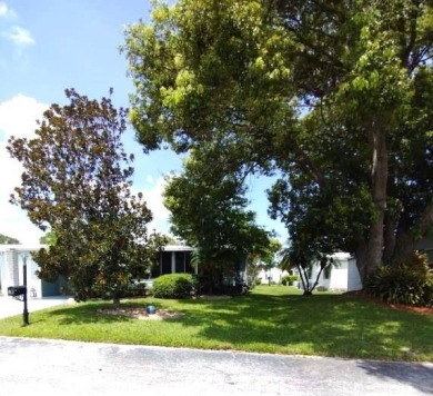 A Camphor tree, Magnolia tree, Bottle Brush tree, lush on Hamptons Golf Club in Florida - for sale on GolfHomes.com, golf home, golf lot