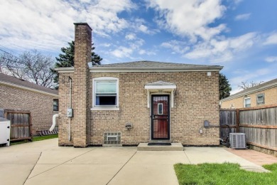 Welcome to this beautifully updated, move-in ready, 4-bedroom on Beverly Country Club in Illinois - for sale on GolfHomes.com, golf home, golf lot