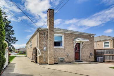 Welcome to this beautifully updated, move-in ready, 4-bedroom on Beverly Country Club in Illinois - for sale on GolfHomes.com, golf home, golf lot