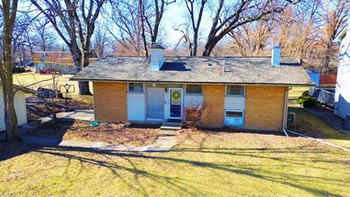 4 bedroom reverse bi-level home situated on almost a HALF ACRE on Innsbrook Country Club in Indiana - for sale on GolfHomes.com, golf home, golf lot