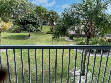 Come see this gem of a view. 2 bed 1.5 bath in a 55+ very active on The Little Club in Florida - for sale on GolfHomes.com, golf home, golf lot