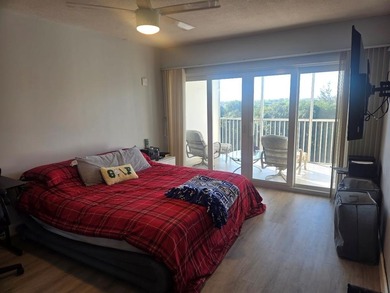 Seldom available, beautiful, and spacious 1 Bedroom/ ! Bathroom on Palm-Aire Country Club and Resort - The Oaks in Florida - for sale on GolfHomes.com, golf home, golf lot