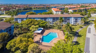 Move-in ready 55+ 2/2.The modern kitchen boasts stainless steel on Flamingo Lakes Country Club in Florida - for sale on GolfHomes.com, golf home, golf lot