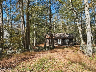 Dreaming of a Pocono escape without the hefty price tag? This on The Hideout Golf in Pennsylvania - for sale on GolfHomes.com, golf home, golf lot