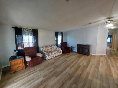 Air conditioned lanai & screened in porch are 2 ways to enjoy on Lakes at Leesburg Golf Course in Florida - for sale on GolfHomes.com, golf home, golf lot