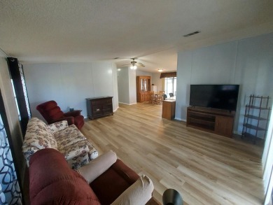 Air conditioned lanai & screened in porch are 2 ways to enjoy on Lakes at Leesburg Golf Course in Florida - for sale on GolfHomes.com, golf home, golf lot