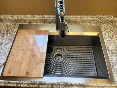 Welcome home to comfort, style, and a fantastic central Kingman on Cerbat Cliffs Golf Course in Arizona - for sale on GolfHomes.com, golf home, golf lot