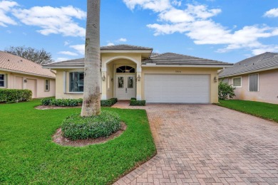 This is your chance to live in Hobe Sound Golf Club! A nicely on Hobe Sound Golf Club in Florida - for sale on GolfHomes.com, golf home, golf lot