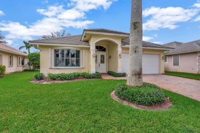 This is your chance to live in Hobe Sound Golf Club! A nicely on Hobe Sound Golf Club in Florida - for sale on GolfHomes.com, golf home, golf lot