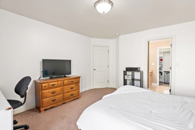 Beautiful townhome in Canyon Glen! Just steps from Spanish Oaks on Spanish Oaks Golf Course in Utah - for sale on GolfHomes.com, golf home, golf lot
