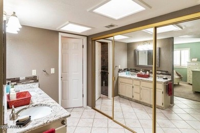 Fully Furnished single level townhouse with 2 car garage, 2/2 on Cottonwood Country Club in Arizona - for sale on GolfHomes.com, golf home, golf lot