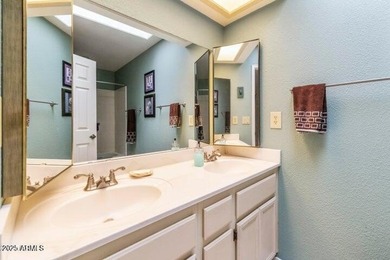 Fully Furnished single level townhouse with 2 car garage, 2/2 on Cottonwood Country Club in Arizona - for sale on GolfHomes.com, golf home, golf lot