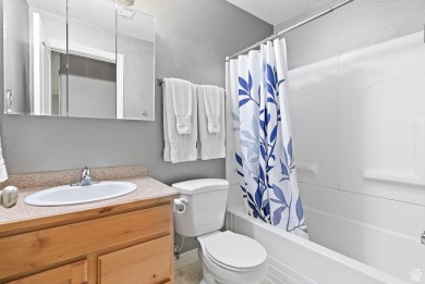 Beautiful townhome in Canyon Glen! Just steps from Spanish Oaks on Spanish Oaks Golf Course in Utah - for sale on GolfHomes.com, golf home, golf lot