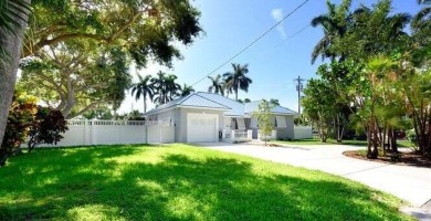 Look no further for your move-in-ready home with golf course on Lake Worth Municipal Golf Course in Florida - for sale on GolfHomes.com, golf home, golf lot