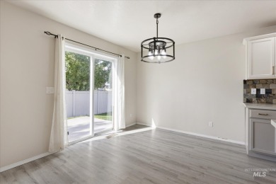 This spacious 3 bedroom, 2 bath home features an open concept on Hunters Point Golf Club in Idaho - for sale on GolfHomes.com, golf home, golf lot