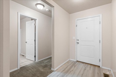 This spacious 3 bedroom, 2 bath home features an open concept on Hunters Point Golf Club in Idaho - for sale on GolfHomes.com, golf home, golf lot