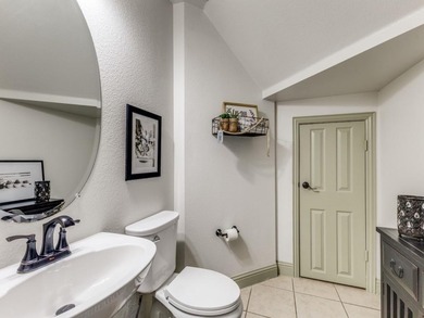 Welcoming updated 4-bedroom home in prime location! Curb appeal on The Shores Country Club in Texas - for sale on GolfHomes.com, golf home, golf lot