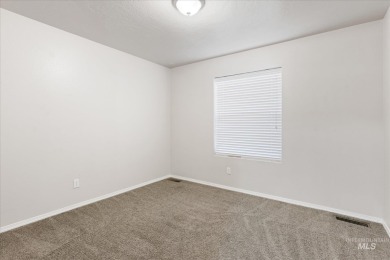 This spacious 3 bedroom, 2 bath home features an open concept on Hunters Point Golf Club in Idaho - for sale on GolfHomes.com, golf home, golf lot