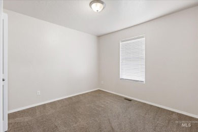 This spacious 3 bedroom, 2 bath home features an open concept on Hunters Point Golf Club in Idaho - for sale on GolfHomes.com, golf home, golf lot