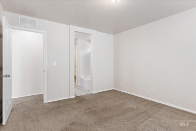 This spacious 3 bedroom, 2 bath home features an open concept on Hunters Point Golf Club in Idaho - for sale on GolfHomes.com, golf home, golf lot