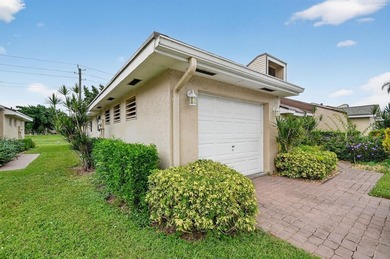 Beautifully maintained 3-bed, 2.5-bath villa with golf course on Fountains Golf and Country Club in Florida - for sale on GolfHomes.com, golf home, golf lot