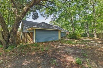 Welcome to this well-maintained 3-bedroom, 2-bath single-family on Diamondhead Country Club in Mississippi - for sale on GolfHomes.com, golf home, golf lot