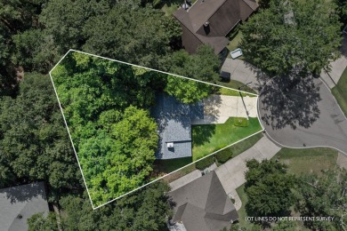 Welcome to this well-maintained 3-bedroom, 2-bath single-family on Diamondhead Country Club in Mississippi - for sale on GolfHomes.com, golf home, golf lot