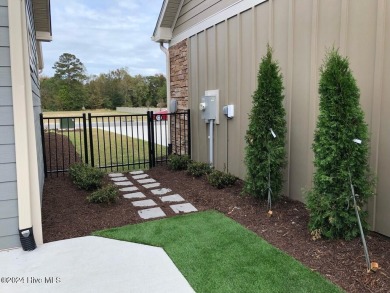 Move In Ready!! Low maintenance courtyard style living! Minutes on Ocean Ridge Plantation in North Carolina - for sale on GolfHomes.com, golf home, golf lot