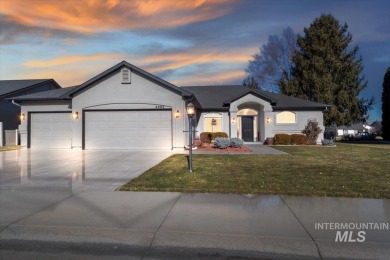 This stunning, well maintained single-level home features 4 on Lakeview Golf Club in Idaho - for sale on GolfHomes.com, golf home, golf lot